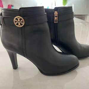 EXCELLENT condition black leather Tory Burch leather booties size 7.5